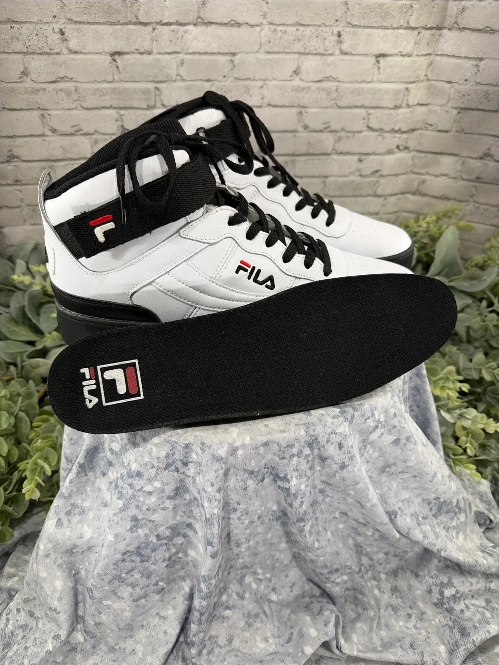 FILA “V-10 Lux” White & Black Synthetic Leather Mid-High Sneakers Mens 11.5M EUC